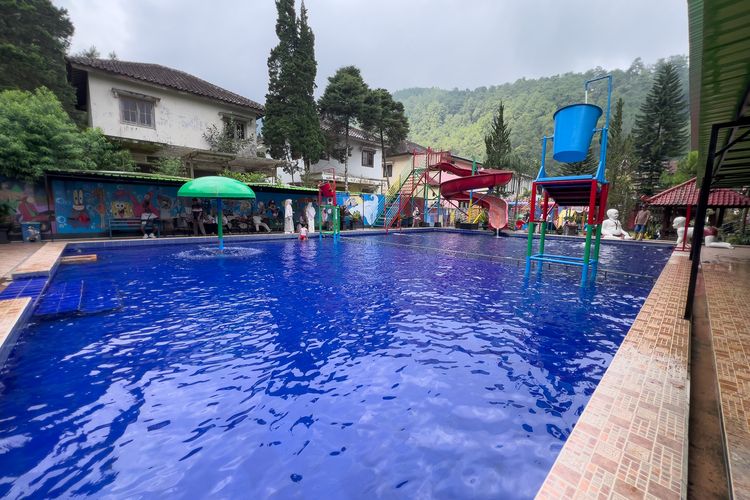 Kolam Renang Anak di Bukit Sekipan.