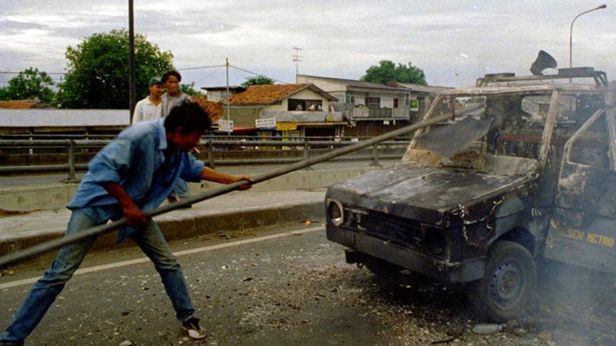 Kerusuhan Mei 1998 Di Surabaya Kronologi Dan Dampaknya Kerusuhan Mei 1998 Di Surabaya Kronologi Dan Dampaknya