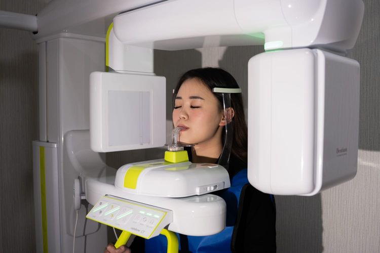 Salah satu teknologi canggih yang dipakai di Smiluxe Dental Clinic Jakarta.