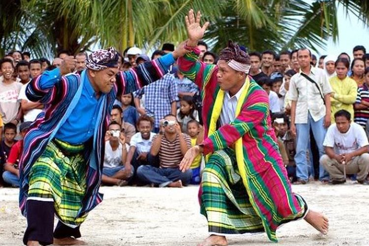 Tari Galangi merupakan salah satu tarian Sulawesi Tenggara 