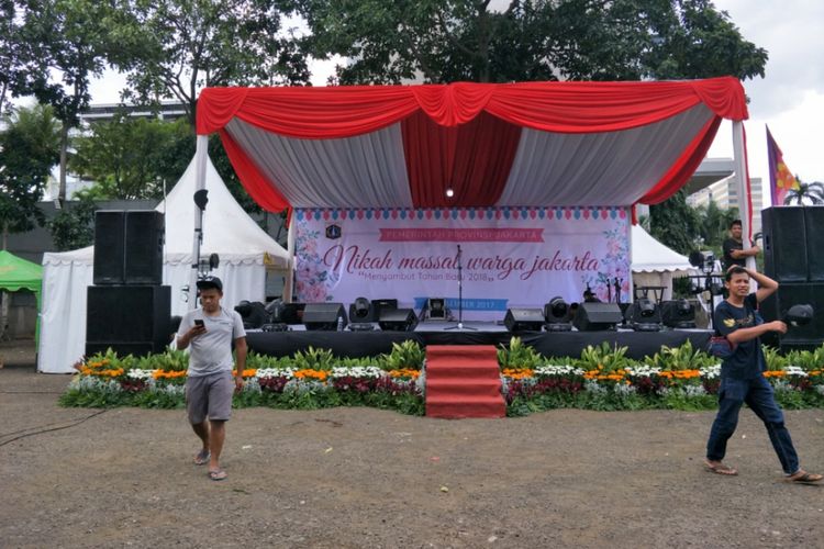 Panggung hiburan acara Nikah Massal Pemprov DKI, Minggu (31/12/2017).