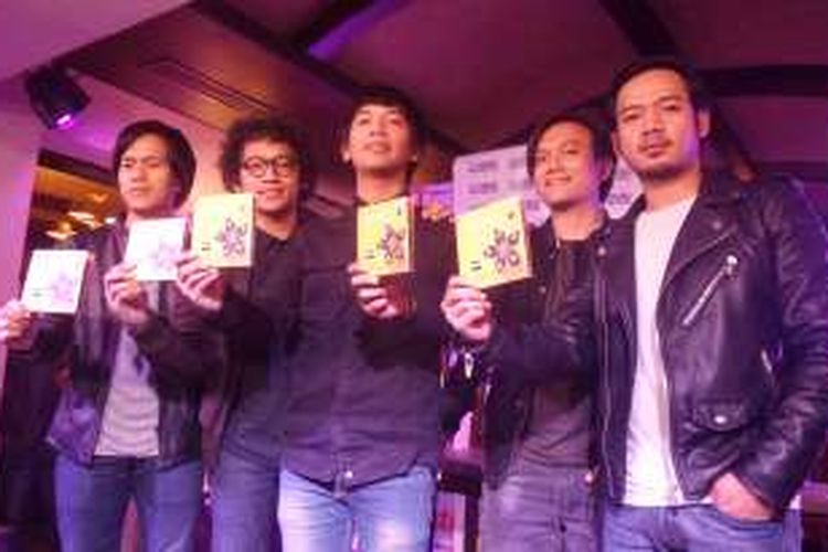 D'MASIV diabadikan ketika merilis album kelima yang bertajuk D'MASIV atau Orange Album, di Pisa Kafe, Menteng, Jakarta Pusat, Kamis (13/10/2016).