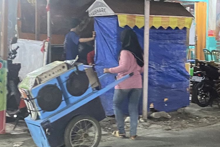 Dari Gang ke Gang, Mereka Bertahan Hidup dengan Gerobak Speaker