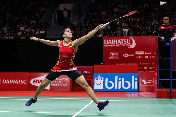 Pebulu tangkis tunggal putri Spanyol, Carolina Marin melawan wakil Korea Selatan, An Se-Young saat pertandingan babak perempat final Indonesia Masters 2020 di Istora Senayan, Jakarta, Jumat (17/1/2020). Carolina Marin menang dengan skor 21-16, 18-21 dan 5-21.