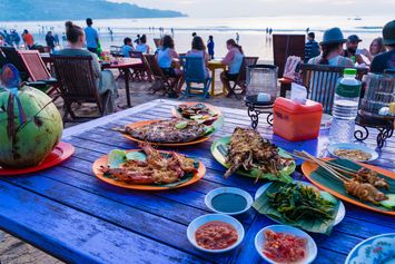 5 Tempat Makan Malam di Jimbaran, Hidangkan Aneka Laut