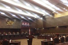 Di Sidang UU Lalu Lintas, Hakim MK Pertanyakan Kepentingan Jokowi Naik Motor
