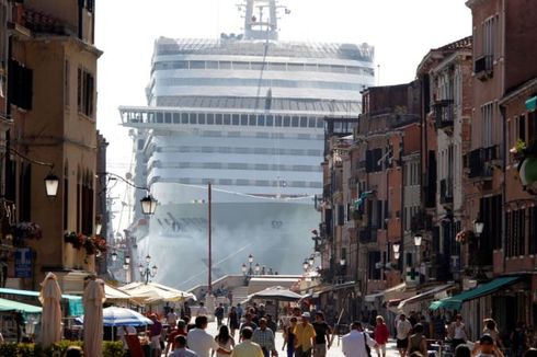 Venezia Larang Kapal Pesiar Raksasa Berlabuh di Kanal Utama