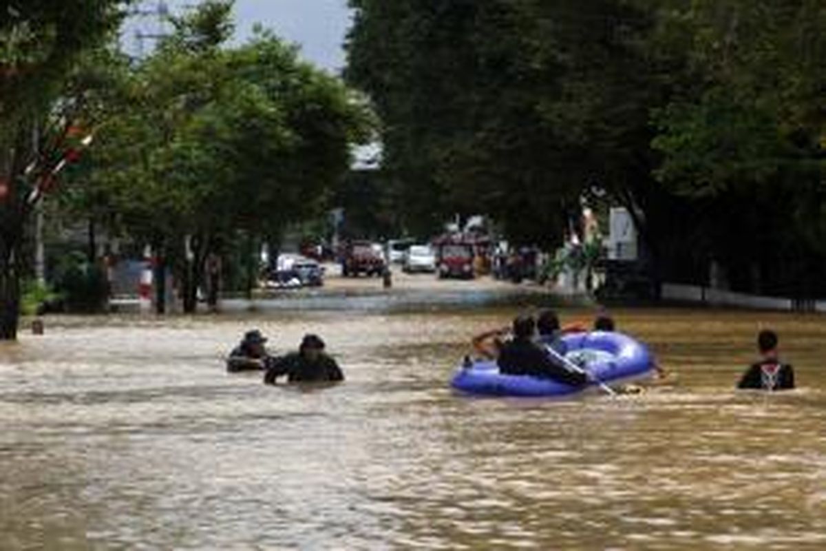Kondisi salah satu wilayah yang diterjang banjir di Kota Manado, Rabu (15/1/2014).
