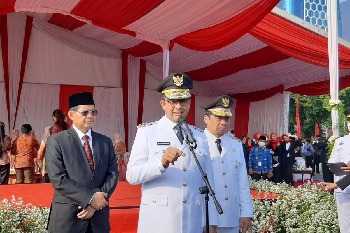 Gubernur DKI Jakarta Anies Baswedan Usai Menjadi Inspektur Upacara Bendera HUT ke-77 RI di Plaza Selatan Monas, Jakarta Pusat, Rabu (17/8/2022)