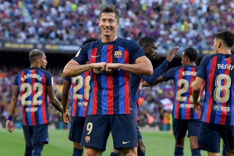 Striker Barcelona Robert Lewandowski berselebrasi usai membobol gawang Real Valladolid pada laga pekan ketiga Liga Spanyol 2022-2023 yang digelar di Stadion Camp Nou, Senin (29/8/2022) dini hari WIB. Terkini, Barcelona akan melawan Cadiz. Laga Cadiz vs Barcelona digelar di Stadion Nuevo Mirandilla, Sabtu (10/9/2022) pukul 23.30 WIB. 