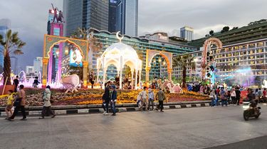 Malam Takbiran di Bundaran HI Dipadati Warga, Ada Pertunjukan Air Mancur