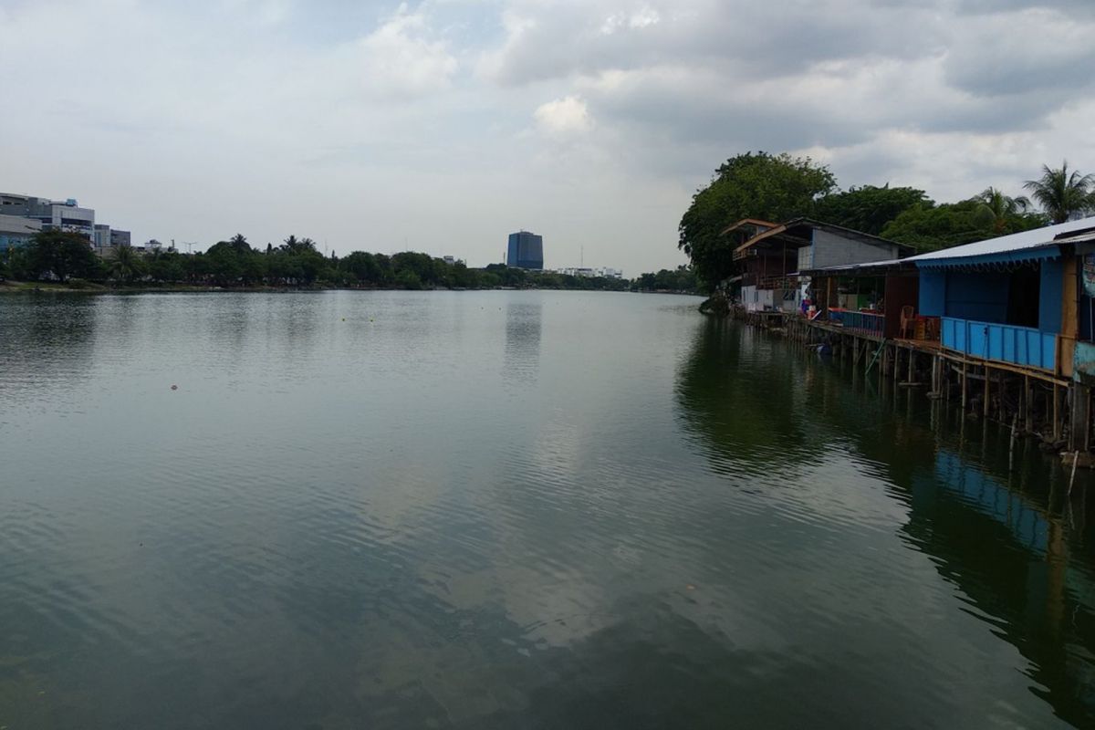 Kondisi danau Sunter, Jakarta Utara, Rabu (29/11/2017). Menteri kelautan dan perikanan Susi Pudjiastuti berharap danau Sunter dapat dibuat seperti danau Jenewa di Swiss dibawah pemerintahan Anies Sandi. 