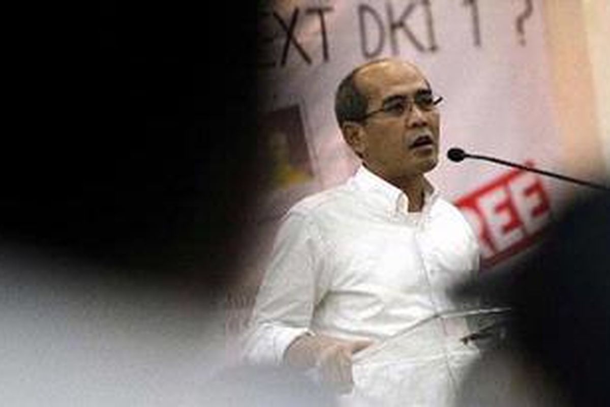 Calon Gubernur DKI Jakarta, Faisal Basri, saat menghadiri acara dialog publik dengan tema"Jakarta 2012-20017 akan Dibawa kemana", di Kampus Al Azhar, Jakarta, Rabu (6/6/2012). Acara yang digelar oleh Komunitas Mahasiswa Public Relations Politik Iniversitas Al Azhar, Jakarta, tersebut merupakan rangkaian kegiatan Youth Political Outlook 2012. 