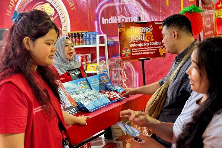 Telkomsel mendukung acara Cap Go Meh di Singkawang dan Pontianak. 