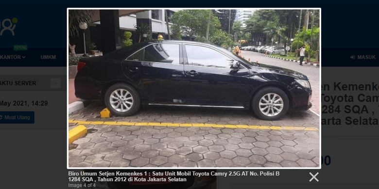 Tangkapan layar Toyota Camry pelat merah yang dilelang pemerintah