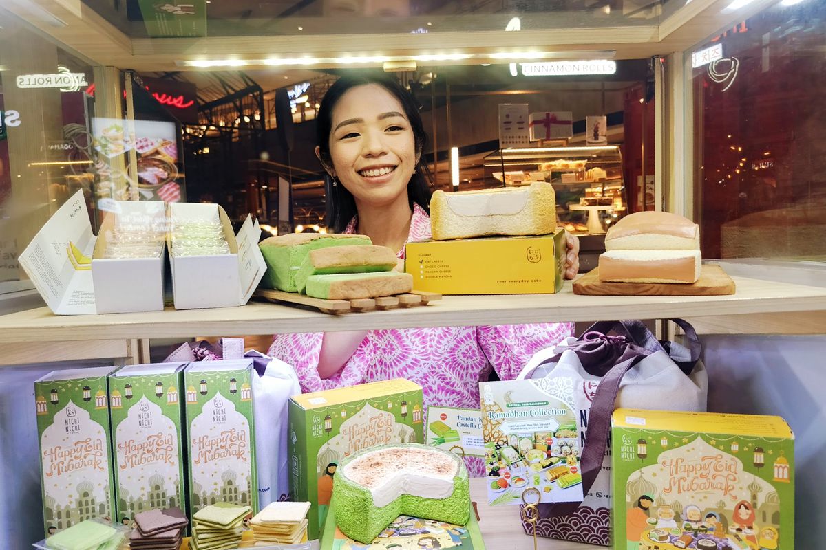 Jessica Hartono pemilik Nichinichi Farine, menciptakan signature cake seperti brule cake versi Japanese cheese cake dengan gaya khas.