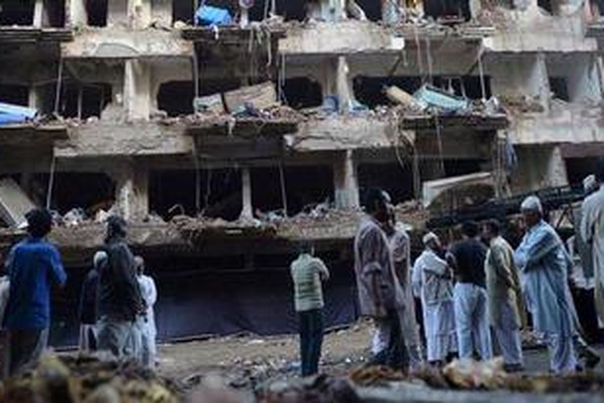 Ledakan bom di kota Karachi, Minggu (3/3/2013) malam menewaskan sedikitnya 45 orang.