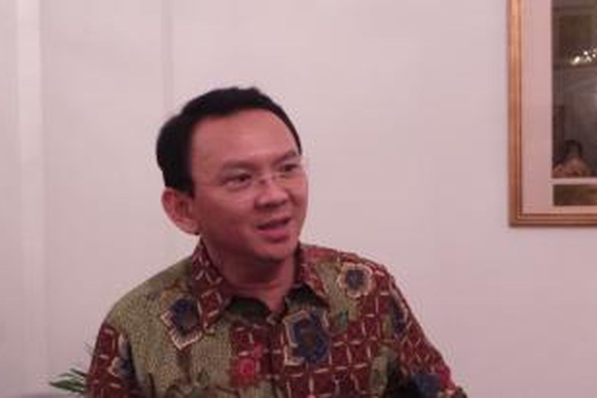 Gubernur DKI Jakarta Basuki Tjahaja Purnama saat wawancara wartawan, di Balai Kota, Rabu (6/1/2016).