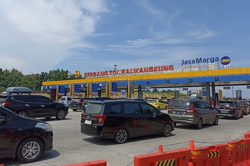 Antrean Kendaraan Mulai Menumpuk di Gerbang Tol Kalikangkung Semarang