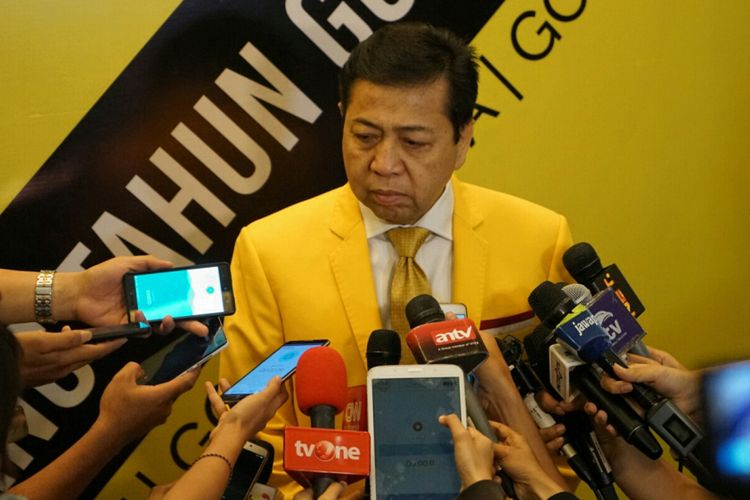 Ketua Umum Partai Golkar Setya Novanto saat ditemui sela-sela seminar nasional Fraksi Partai Golkar MPR RI, di Hotel Kartika Chandra, Jakarta Selatan, Kamis (19/10/2017). 