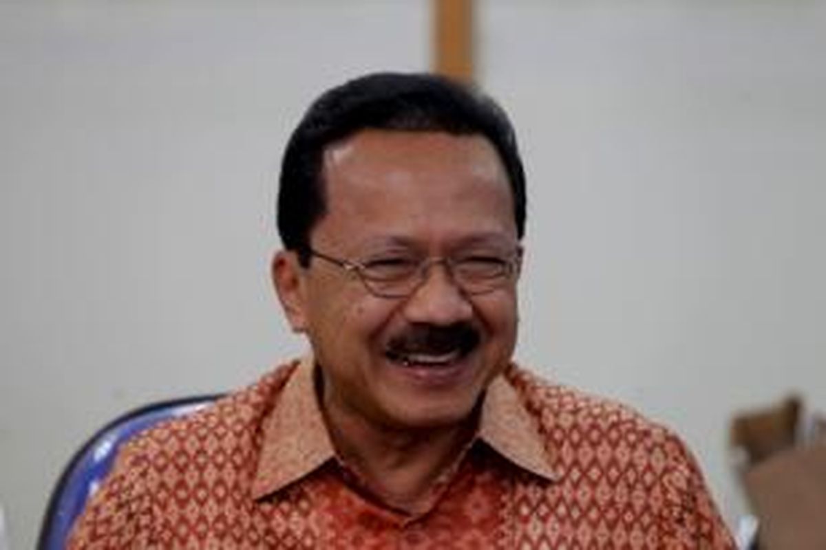 Fauzi Bowo, saat masih menjabat Gubernur DKI Jakarta, mengunjungi kantor redaksi Kompas.com di Palmerah, Jakarta, Jumat (6/1/2012).  