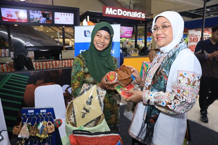 Menteri Ketenagakerjaan (Menaker) Ida Fauziyah saat membuka Festival Bentoel Bangun Bangsa 2023 di Malang, Selasa (29/8/2023).
