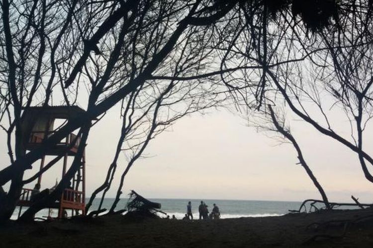 Pantai Goa Cemara di Bantul. 