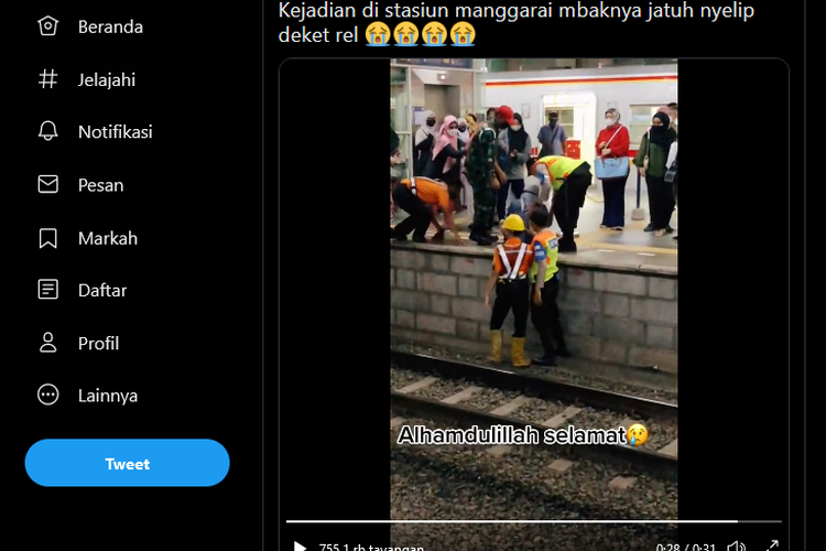 penumpang krl jatuh di peron stasiun