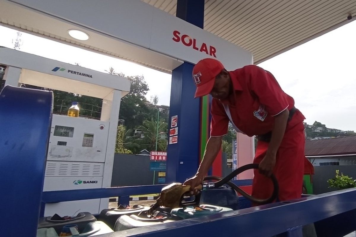 Menteri Energi dan Sumber Daya Mineral Bahlil Lahadalia berkomitmen mempercepat izin pembangunan Stasiun Pengisian Bahan Bakar Umum Nelayan (SPBUN) demi meningkatkan kesejahteraan masyarakat pesisir. 