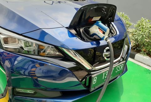 Adu Mobil Listrik Nissan Leaf dan Hyundai Kona EV, Siapa Lebih Irit?