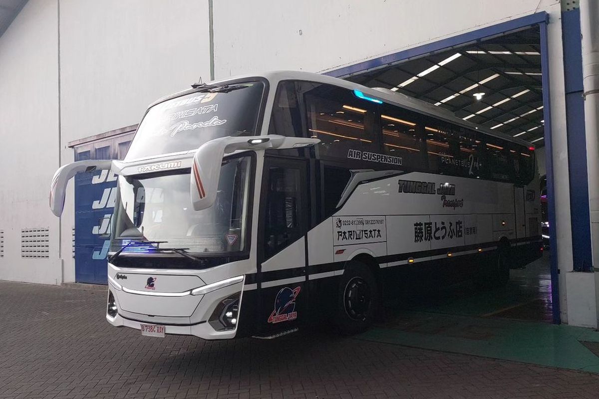 Bus PO Tunggal Jaya Konsep Initial D