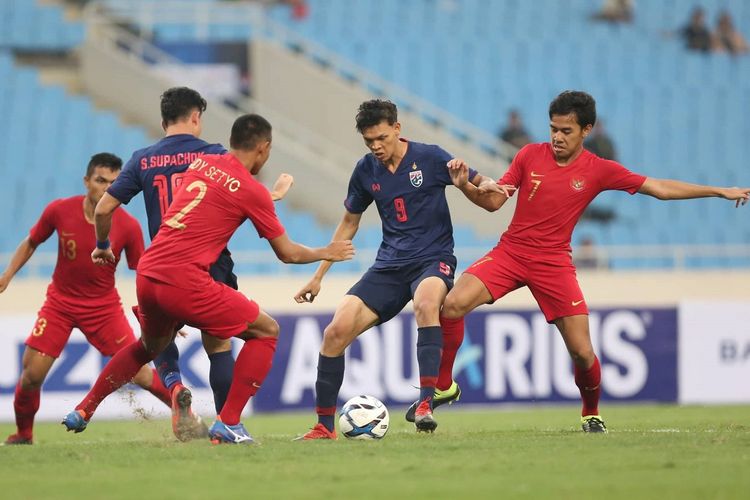 Laga Timnas U-23 Indonesia vs Thailand pada babak kualifikasi Piala Asia U-23 2020 di Stadion My Dinh, 22 Maret 2019.