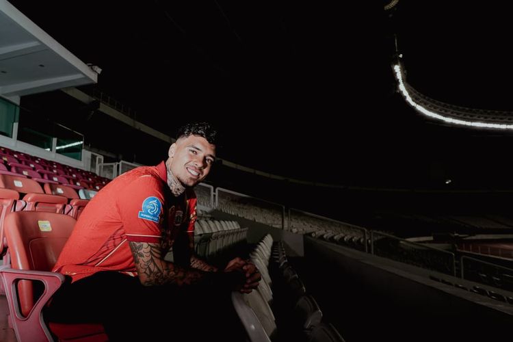 Pemain diaspora, Shayne Pattynama, bergabung dengan Persija Jakarta