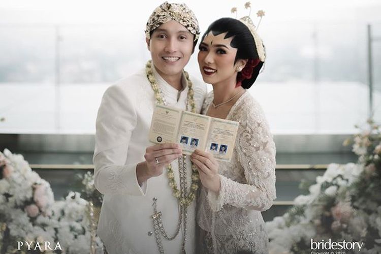 Penyanyi Isyana Sarasvati menikah dengan Rayhan Maditra di Bandung, Jawa Barat, Minggu (2/2/2020).