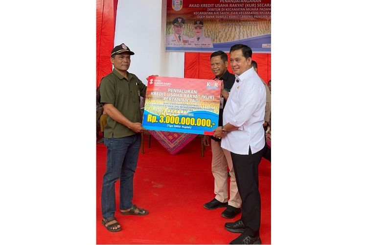 Bank Sumsel Babel melakukan penandatanganan kredit usaha rakyat.