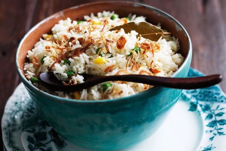 Nasi mentega bawang putih yang harum, pakai beras jasmine.