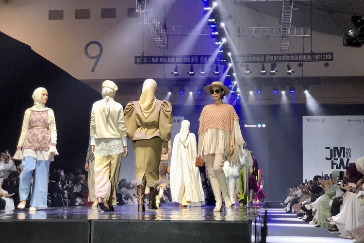 Foto : JMFW 2024 Resmi Digelar, Dibuka Dengan Penampilan 9 Jenama Modest