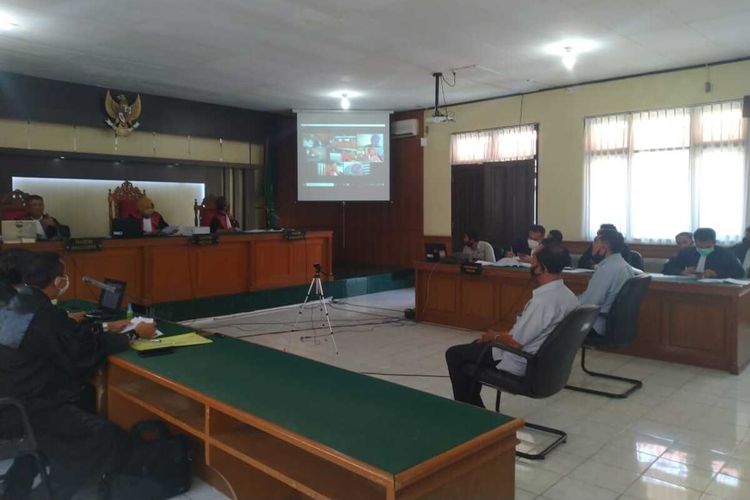 Sidang pemeriksaan saksi kasus korupsi pembangunan jalan dengan terdakwa Bupati Bengkalis nonaktif Amril Mukminin di Pengadilan Tipikor Pekanbaru, Riau, Kamis (2/7/2020).