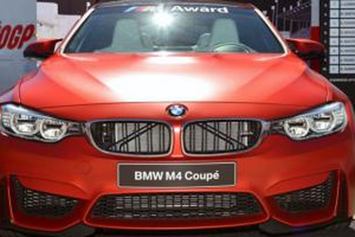 BMW M4 Kupe jadi hadiah buat pebalap dengan catatan waktu tercepat pada kualifikasi MotoGP 2014.