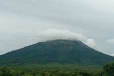 Gunung Lewotolok Level Siaga, 116 Warga Mengungsi ke Rumah Keluarga