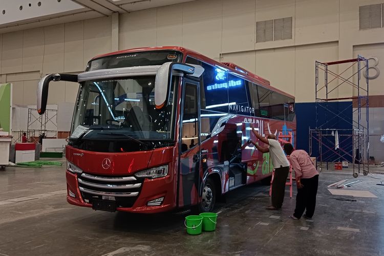 Bus Karoseri Tentrem di GIIAS 2022