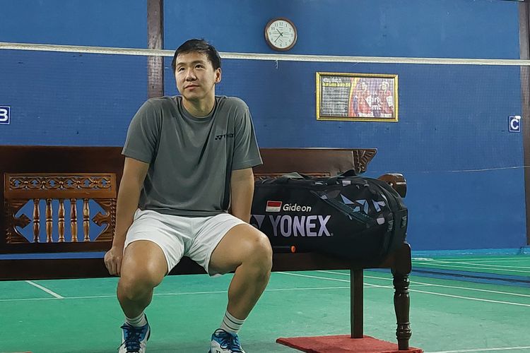 Marcus Fernaldi Gideon saat ditemui media termasuk Kompas.com di Gideon Badminton Academy di Gunung Putri, Bogor, Jawa Barat, Minggu (10/3/2024) untuk membahas keputusan pensiun dari bulu tangkis. 