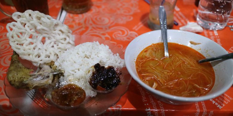 Tauto Pekalongan, soto yang menggunakan sambal tauco khas pekalongan. Kuliner ini bisa Anda coba di rest area tol darurat Pemalang-Batang, selain itu juga tersebar di sekitar Batang hingga Pekalongan. 