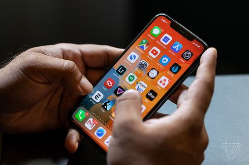 Bug iOS 15 Bikin iPhone Rekam Percakapan Pengguna dengan Siri