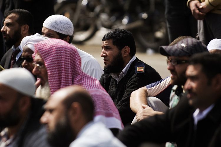 Petugas polisi berjanggut di Mesir menghadiri aksi demonstrasi atas kurangnya penegakan perintah pengadilan yang memungkinkan petugas polisi berjanggut untuk melayani di Kairo pada 1 Maret 2013.