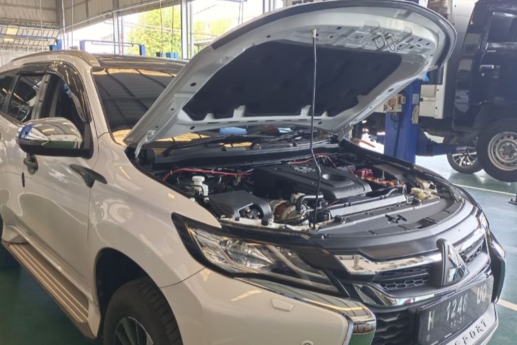 Pajero Sport yang sedang menjalani servis berkala