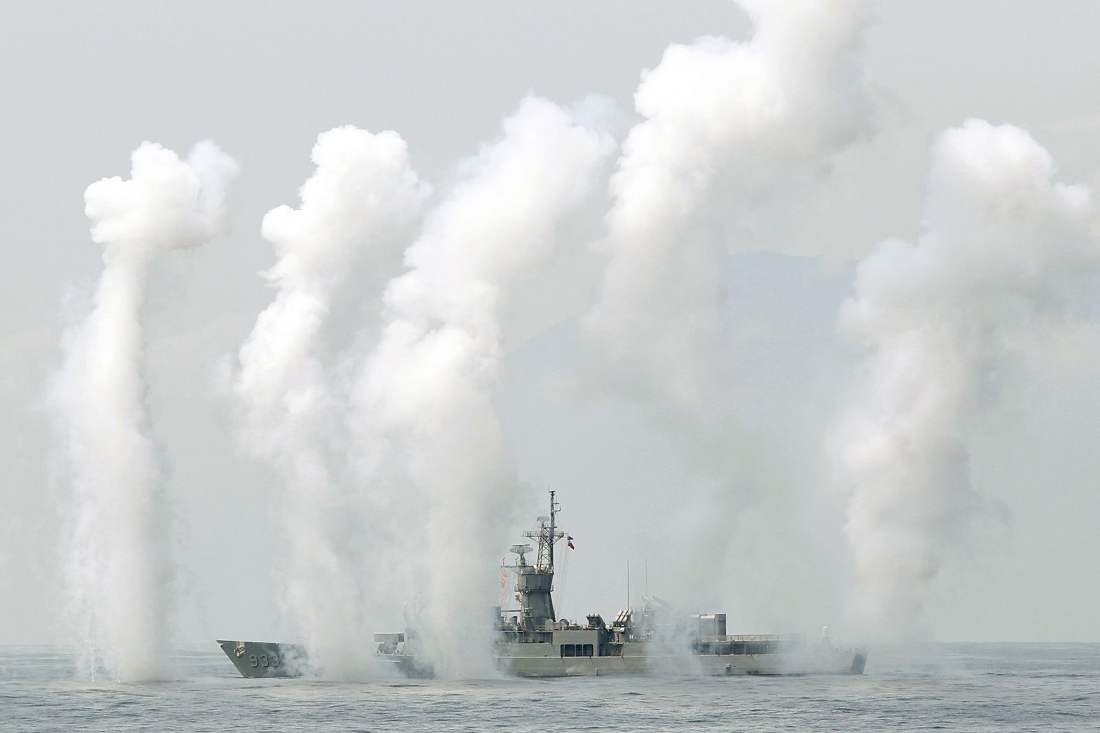 Makin Tegang, China Simulasikan Serang Kapal Angkatan Laut AS