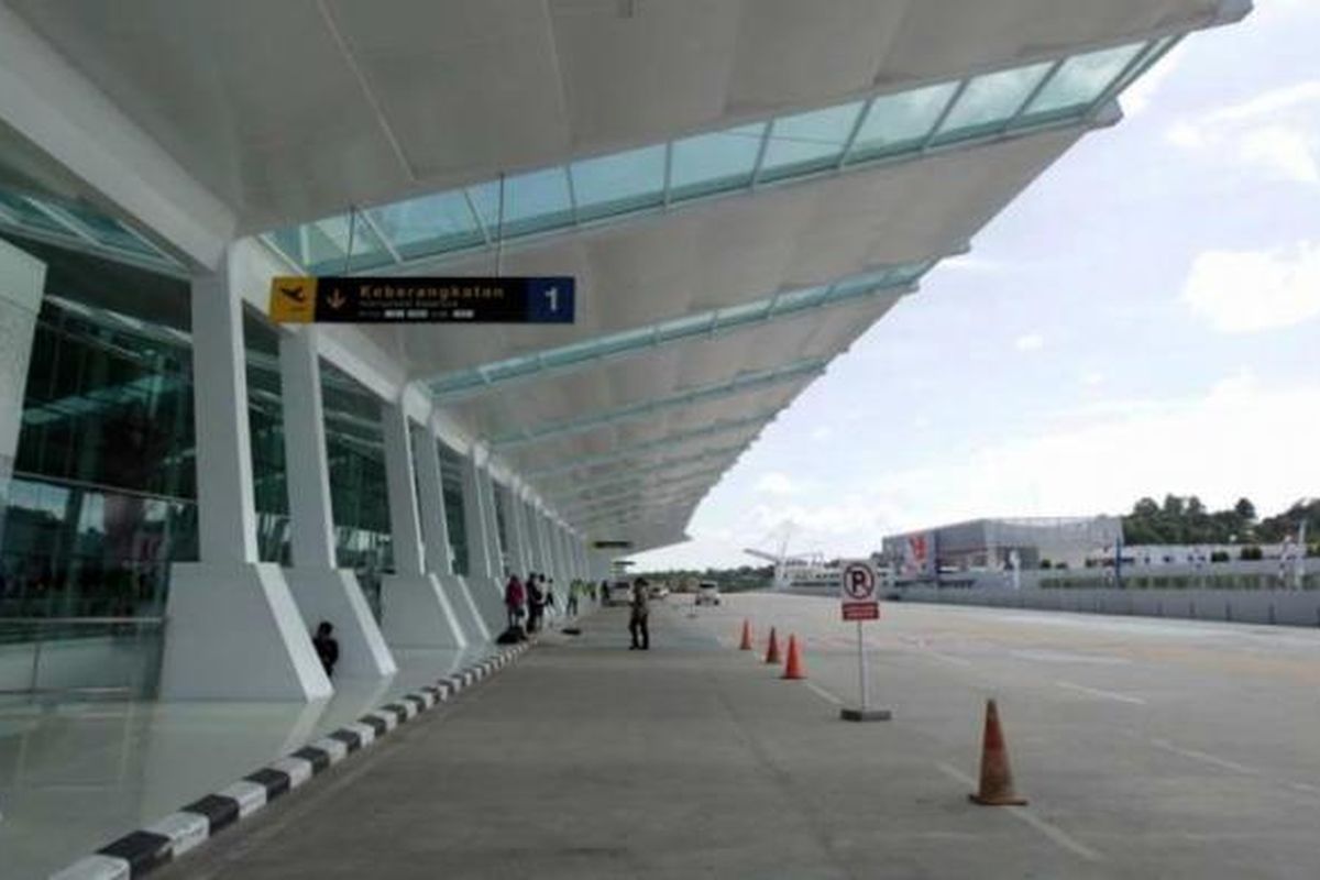 Kemegahan terminal baru Bandara Sepinggan Balikpapan, Kalimantan Timur, Rabu (13/8/2014). Terminal yang dibangun dengan investasi sebesar Rp 2 triliun dan memiliki luas 110.000 meter persegi ini mampu menampung 10 juta penumpang per tahun.