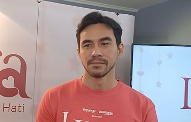 Bintangi Film Lyora: Penantian Buah Hati, Darius Sinathrya Pakai ...
