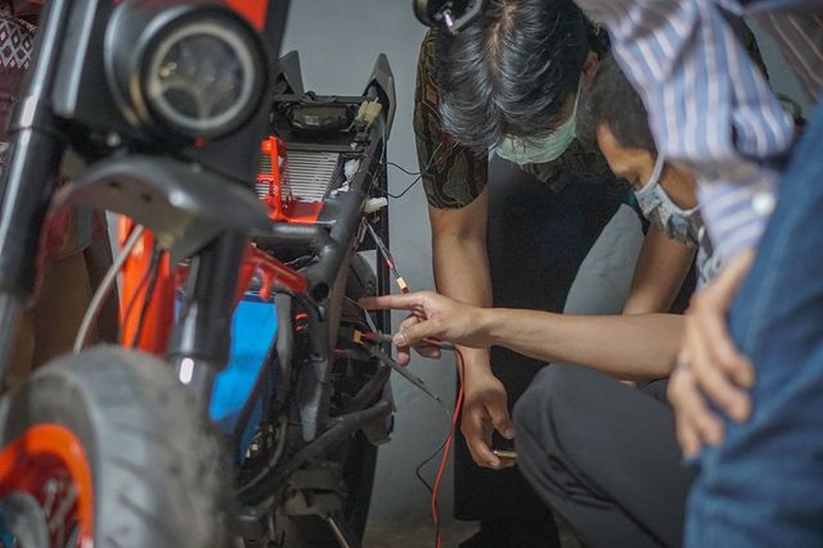 Konversi motor listrik dari skutik Honda BeAT oleh Katros Garage